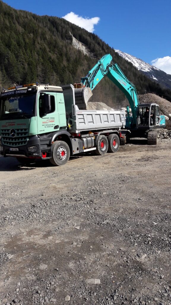 LKW von Erdbau Schöpf
